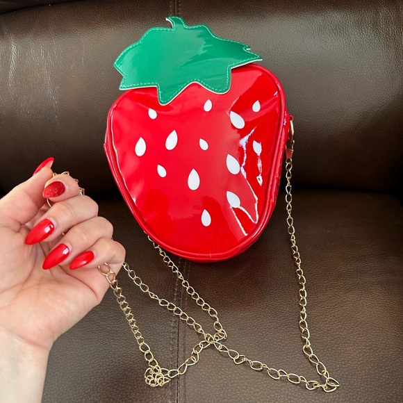 Strawberry-Shaped Red Bag with Gold Chain - Picture 2 of 8